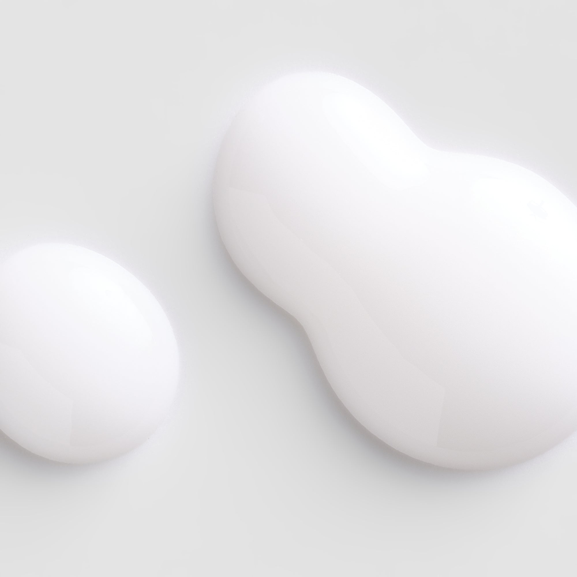 Comfort Zone: Hydramemory Water Source Serum Refill Hydration boosting serum consistency-2
