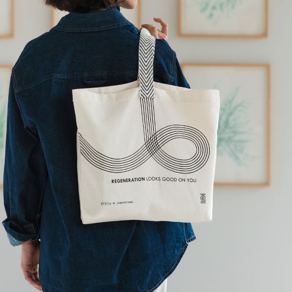 Comfort Zone:  The New Regenerative Movement Bag  Tote bag in regenerated cotton -
